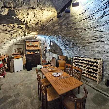 Casa Gelsomino, Laglio, *